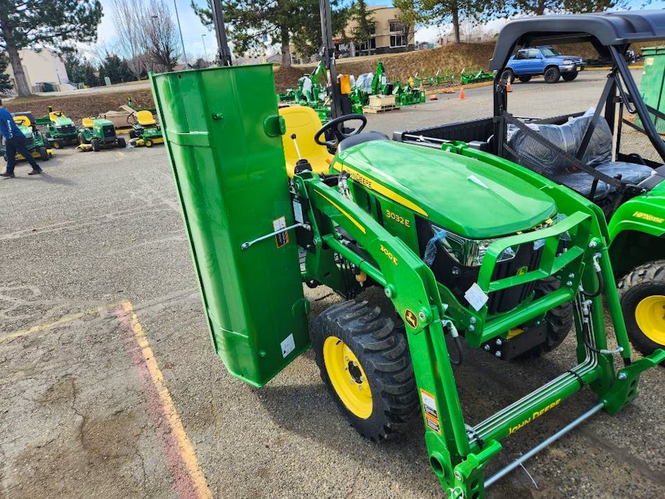 John Deere 3032E
