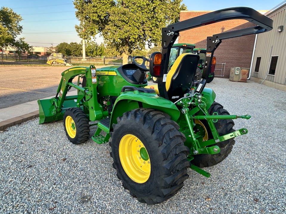 John Deere 3033R
