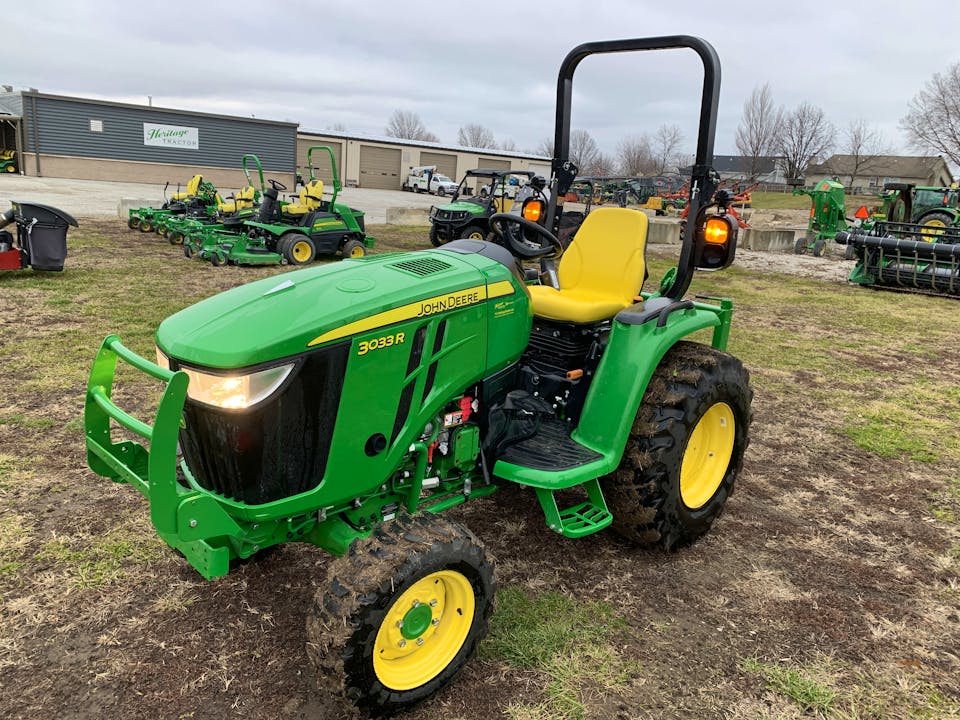 John Deere 3033R