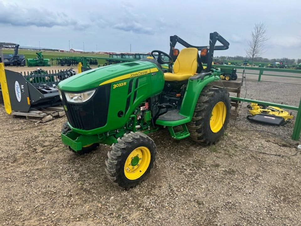 John Deere 3033R