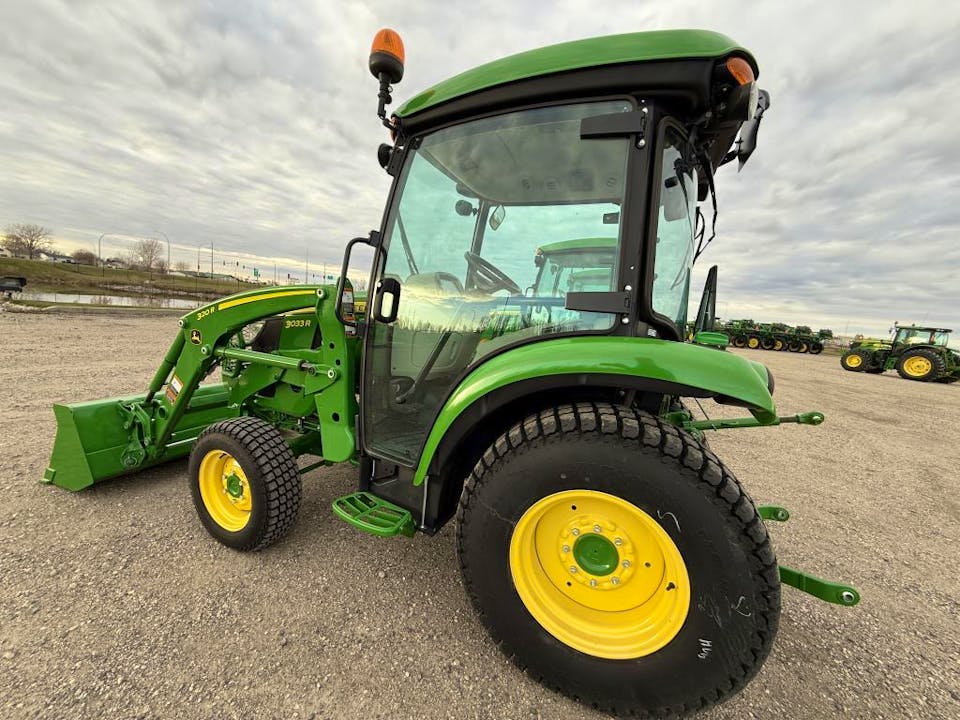 John Deere 3033R