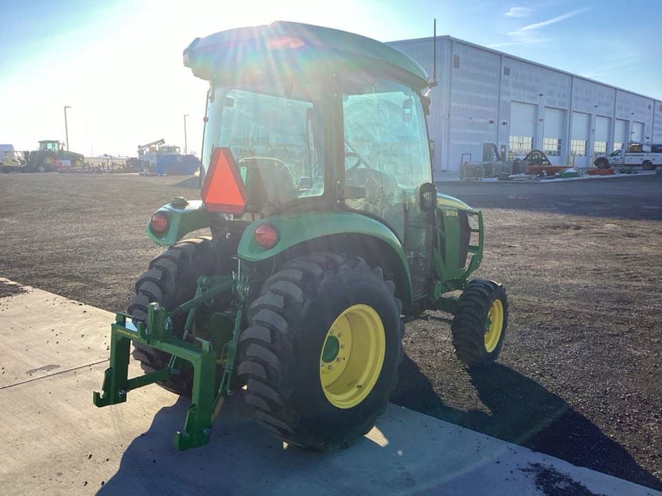 John Deere 3033R