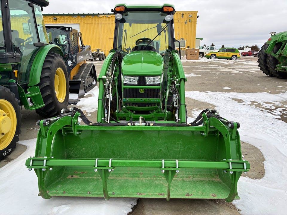 John Deere 3039R