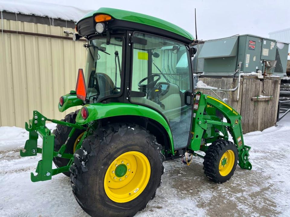 John Deere 3039R