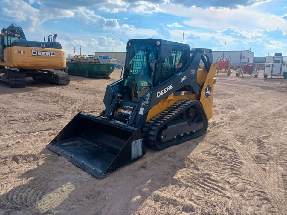 John Deere 317G