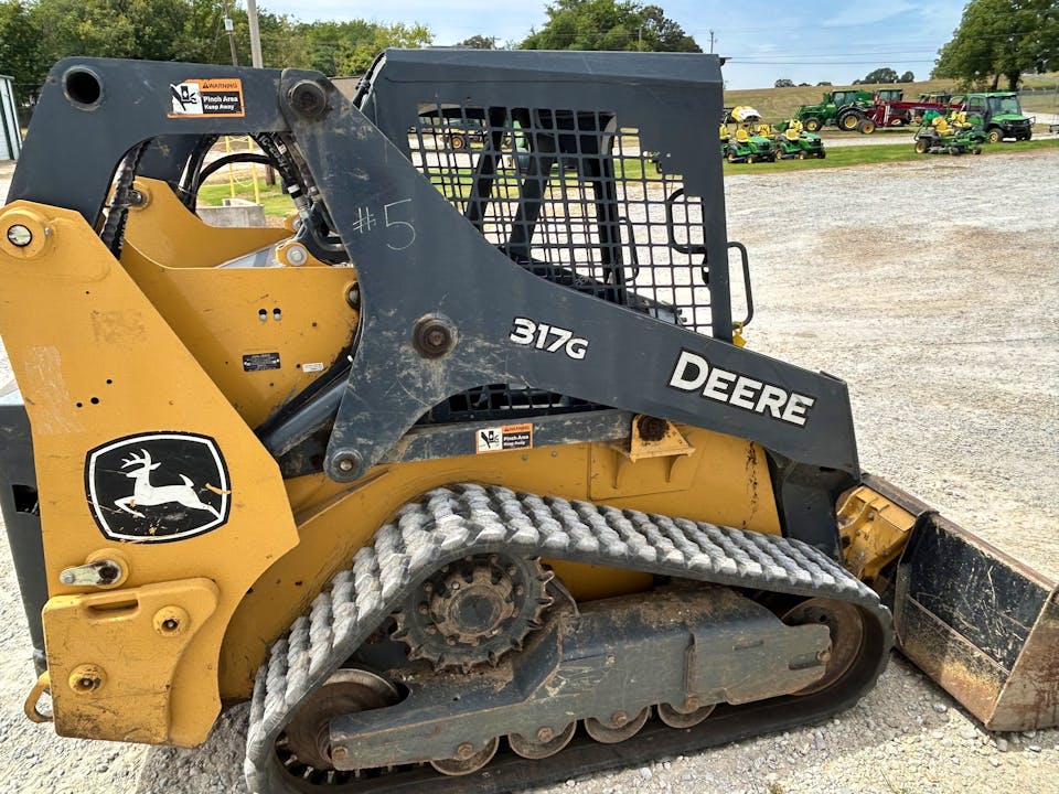 John Deere 317G