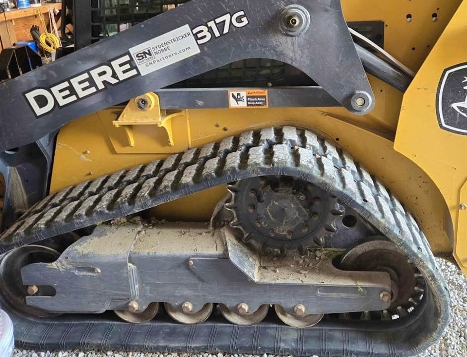 John Deere 317G