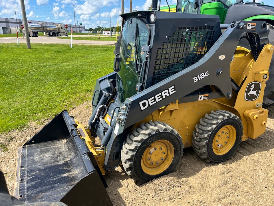 John Deere 318G