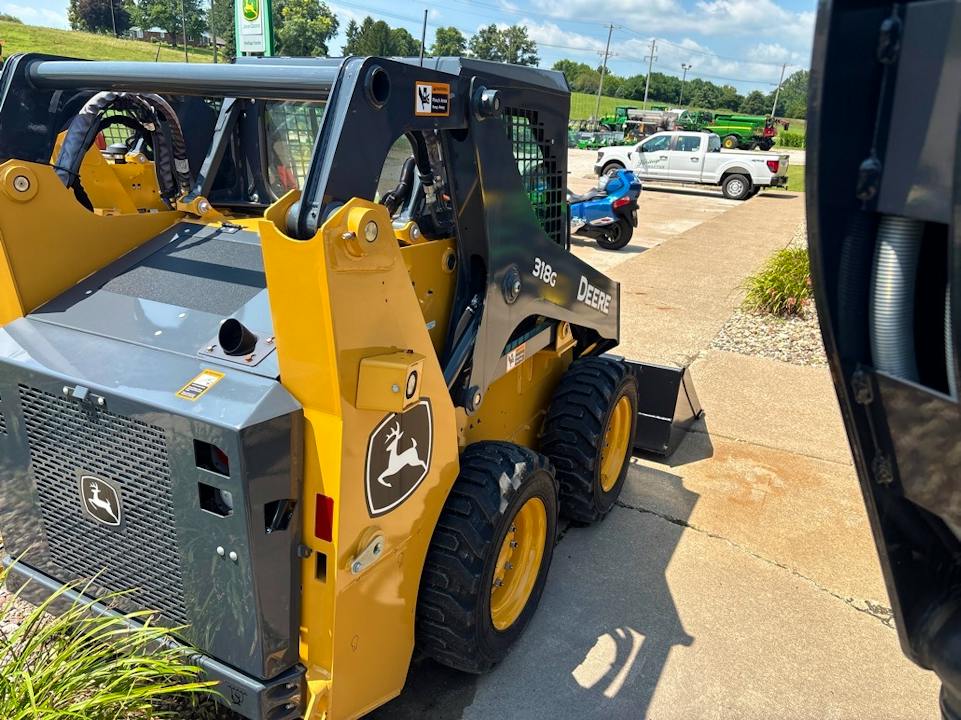 John Deere 318G