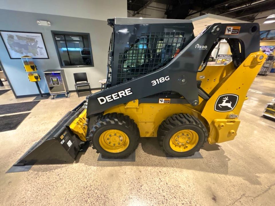 John Deere 318G