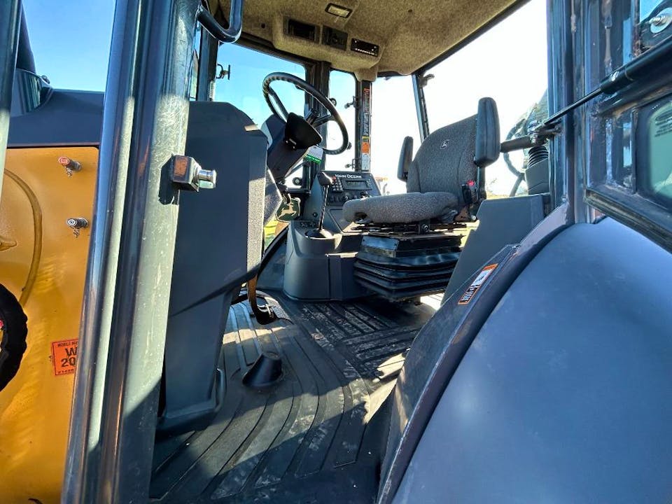 John Deere 320P