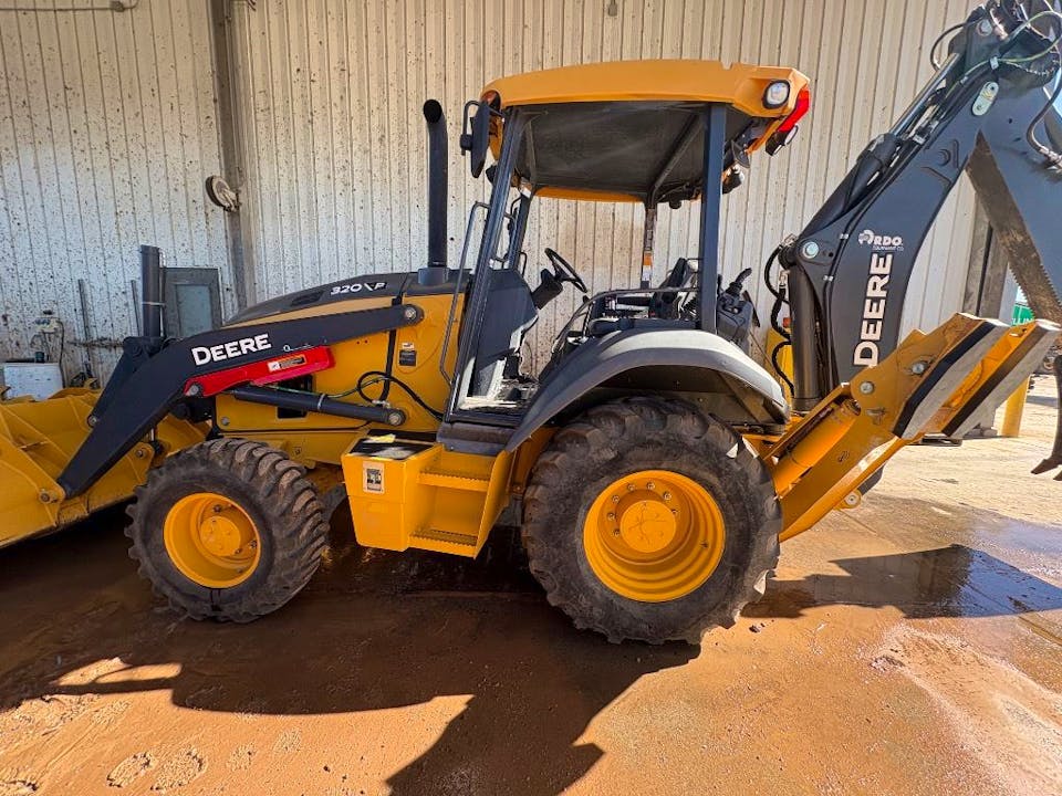 John Deere 320P