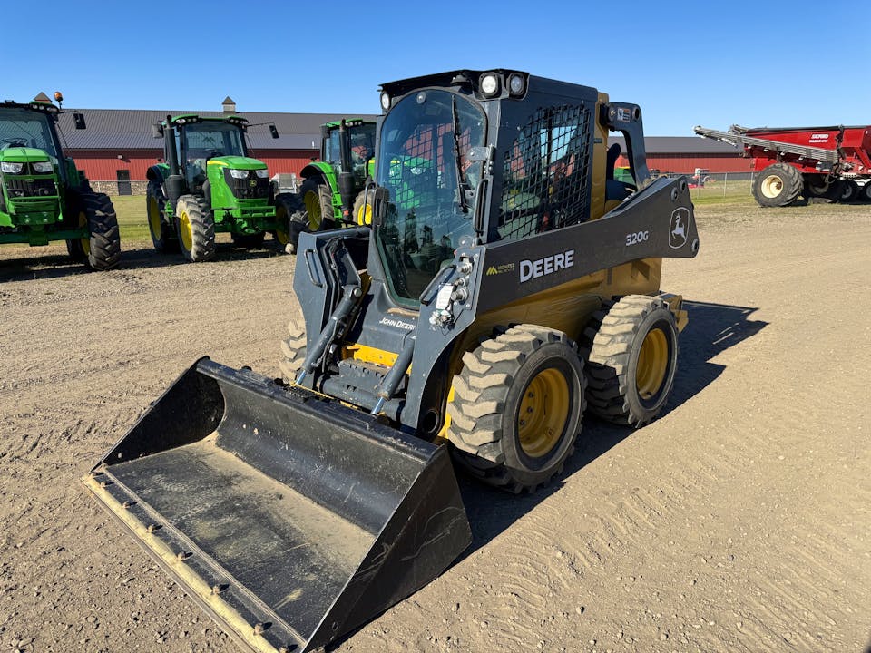 John Deere 320G