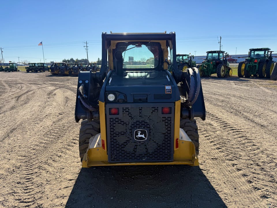 John Deere 320G