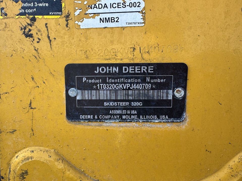 John Deere 320G