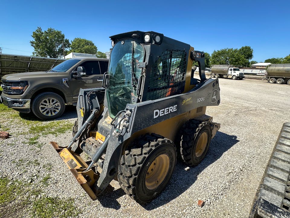 John Deere 320G