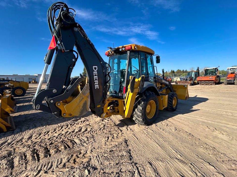 John Deere 320P