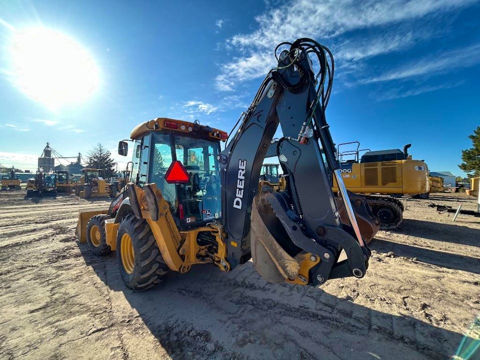 John Deere 320P