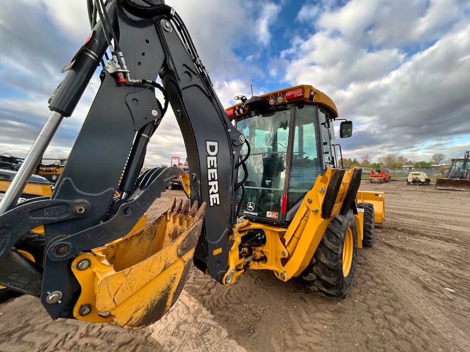 John Deere 320P