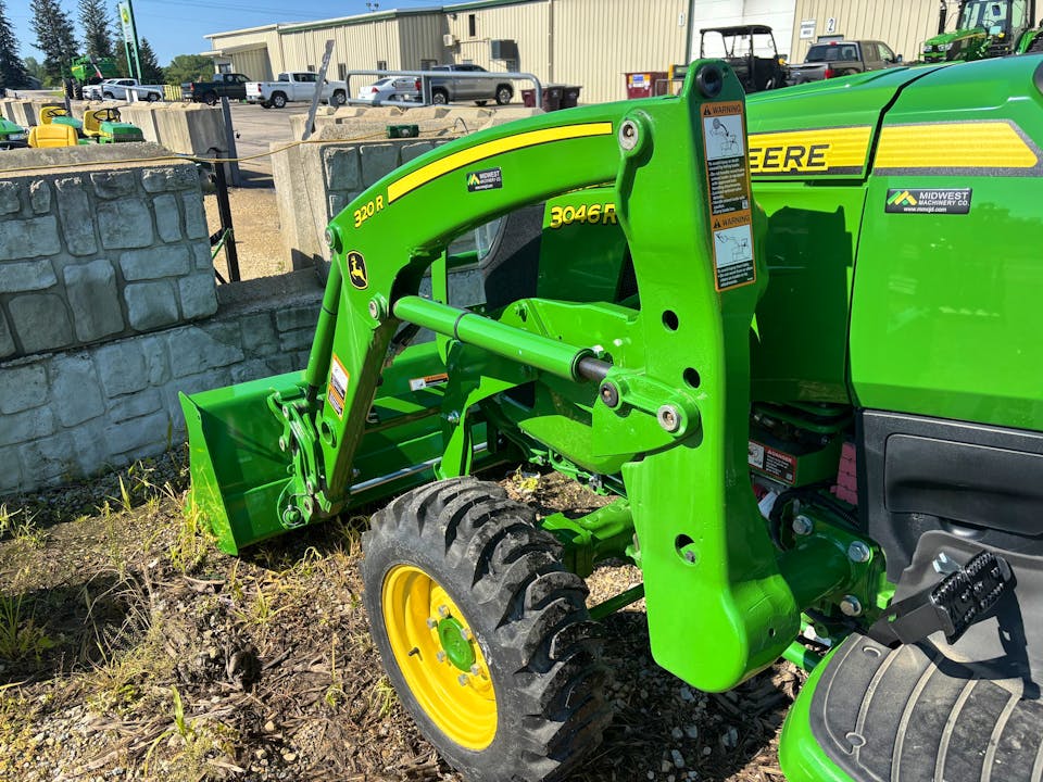 John Deere 320R