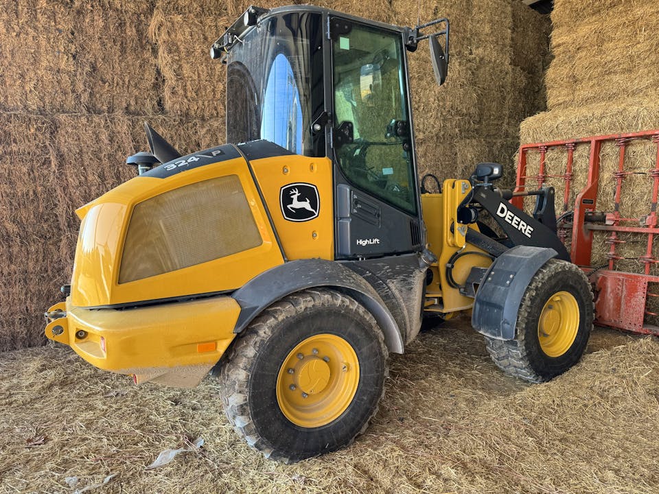John Deere 324 P