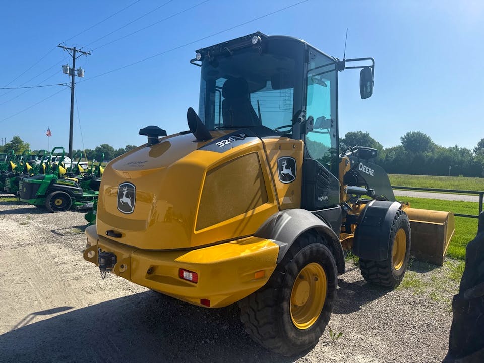 John Deere 324 P