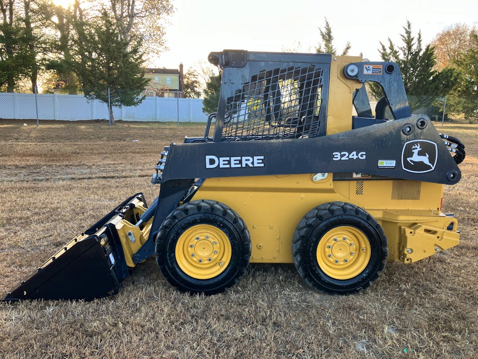 John Deere 324G