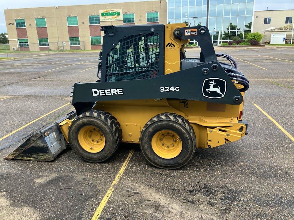 John Deere 324G
