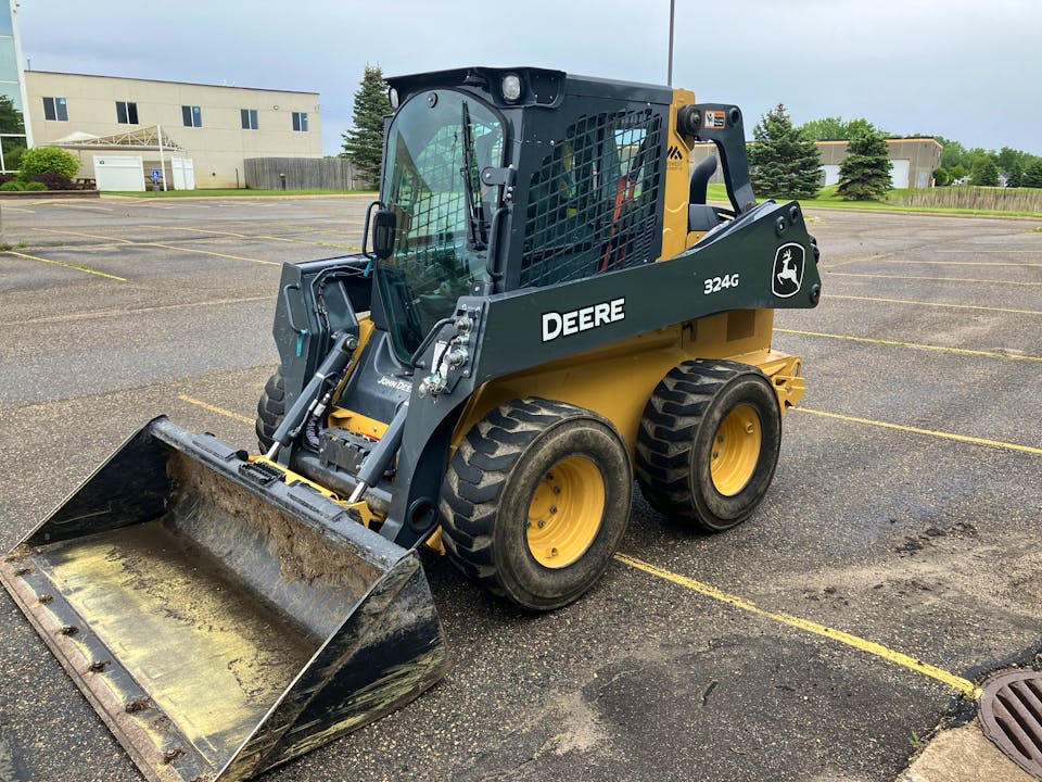 John Deere 324G