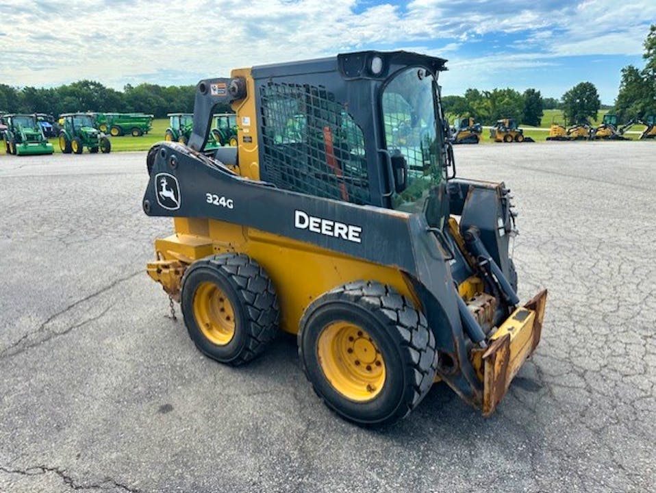 John Deere 324G