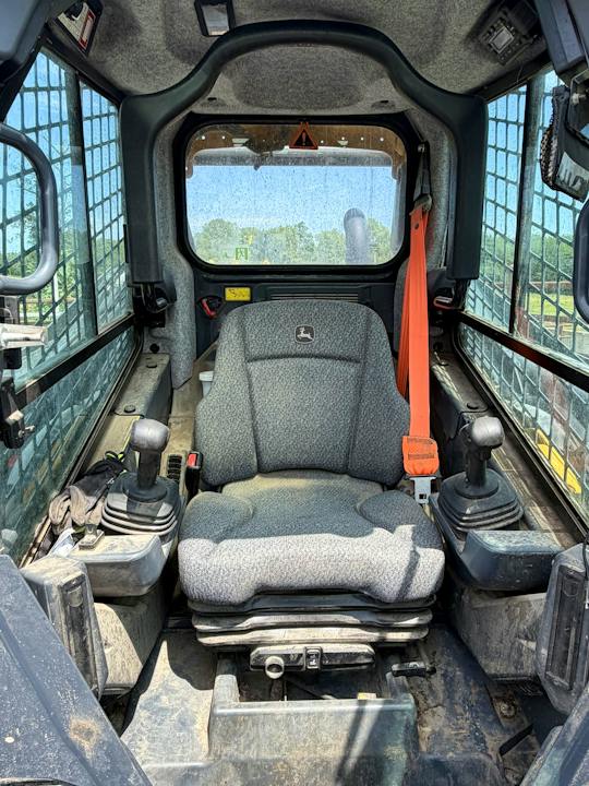 John Deere 324G