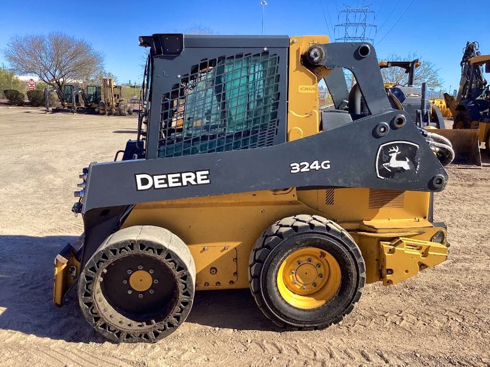 John Deere 324G