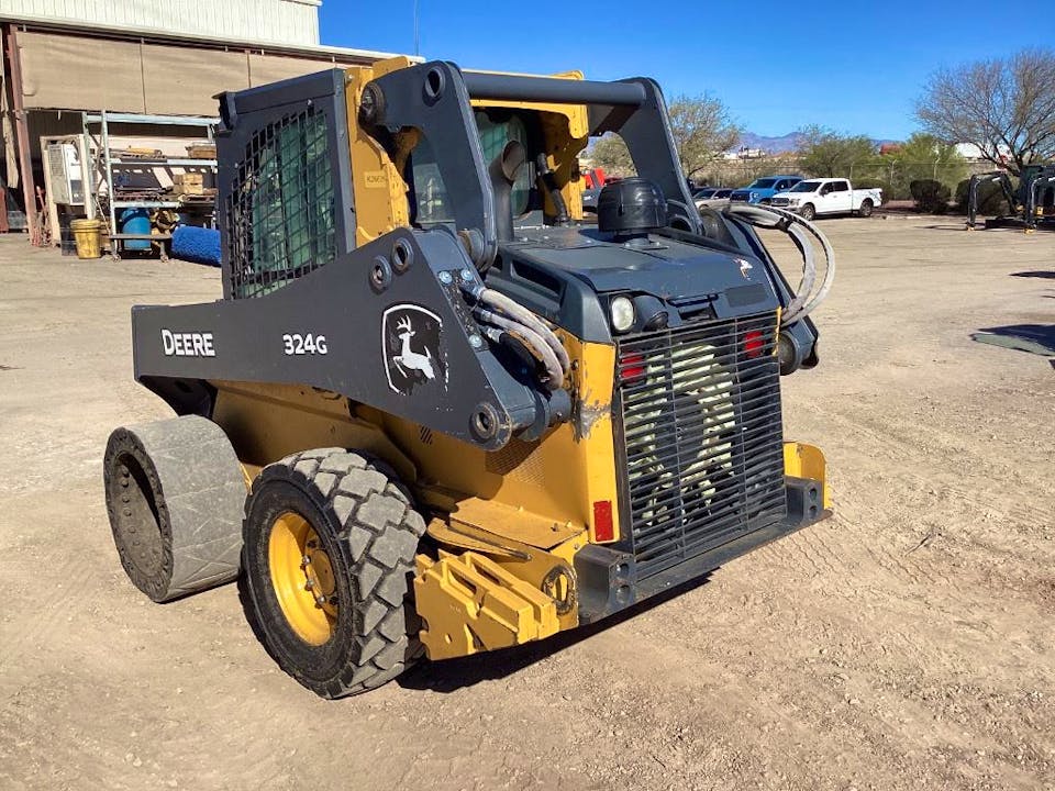 John Deere 324G