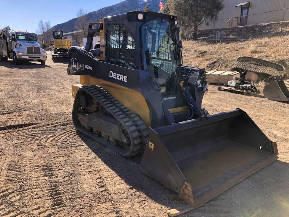 John Deere 325G