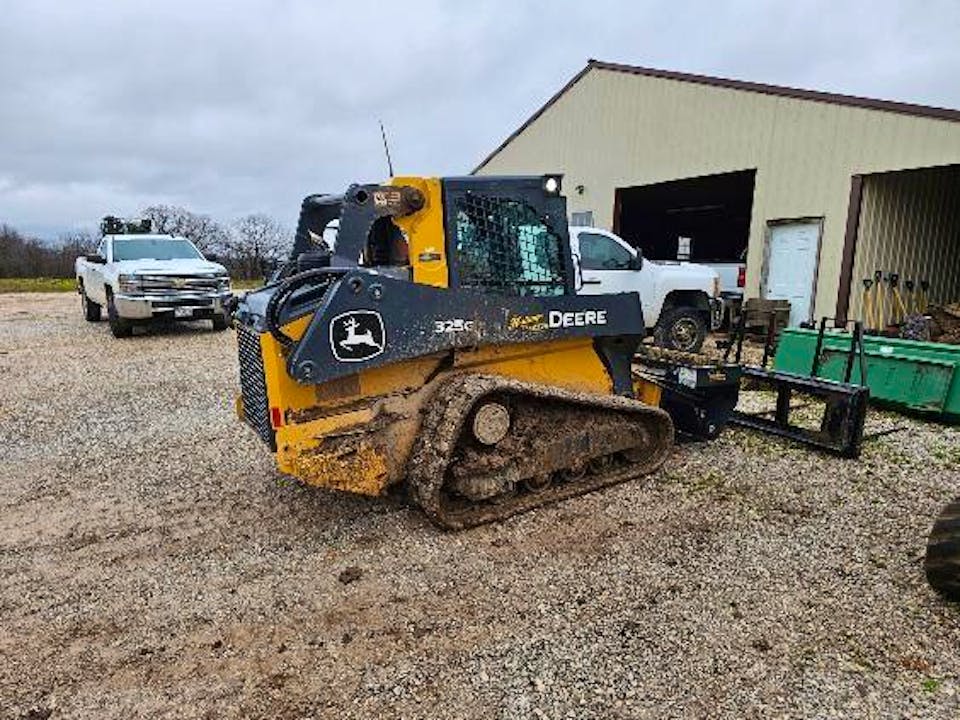 John Deere 325G