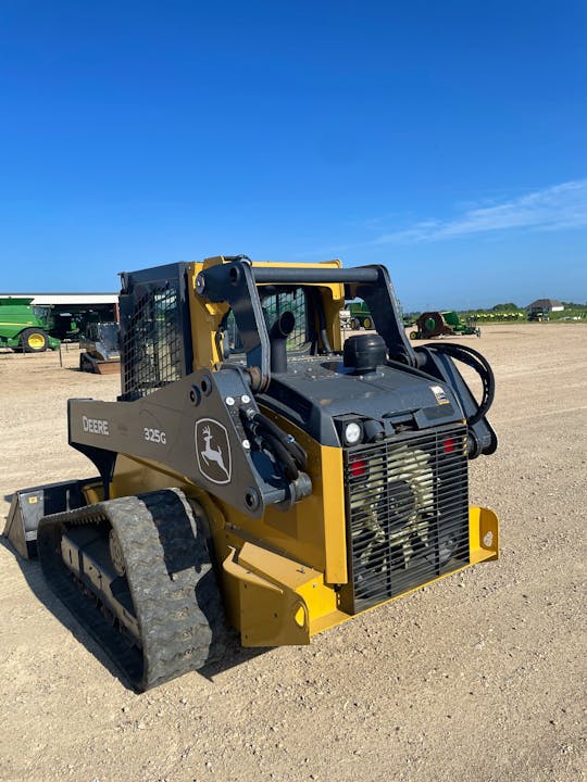 John Deere 325G