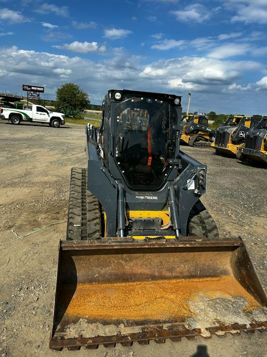 John Deere 325G
