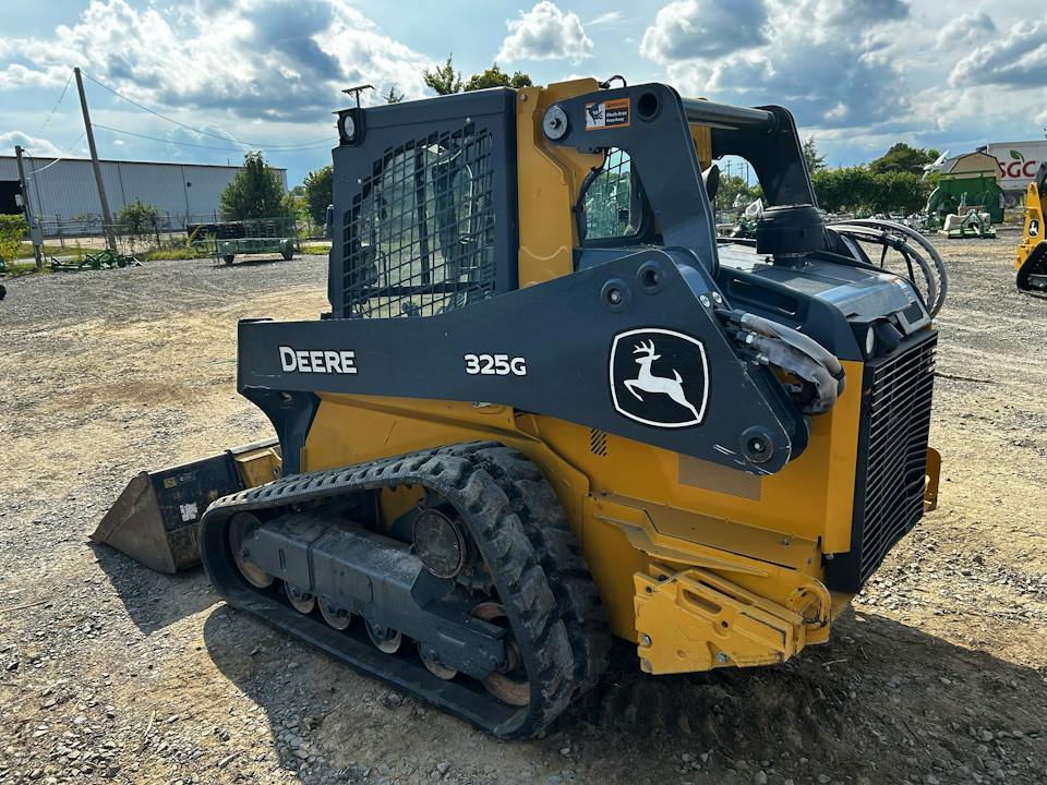 John Deere 325G