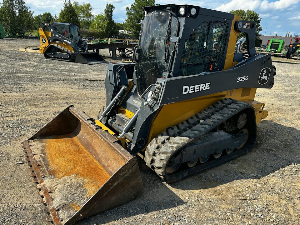 John Deere 325G