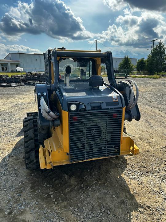 John Deere 325G