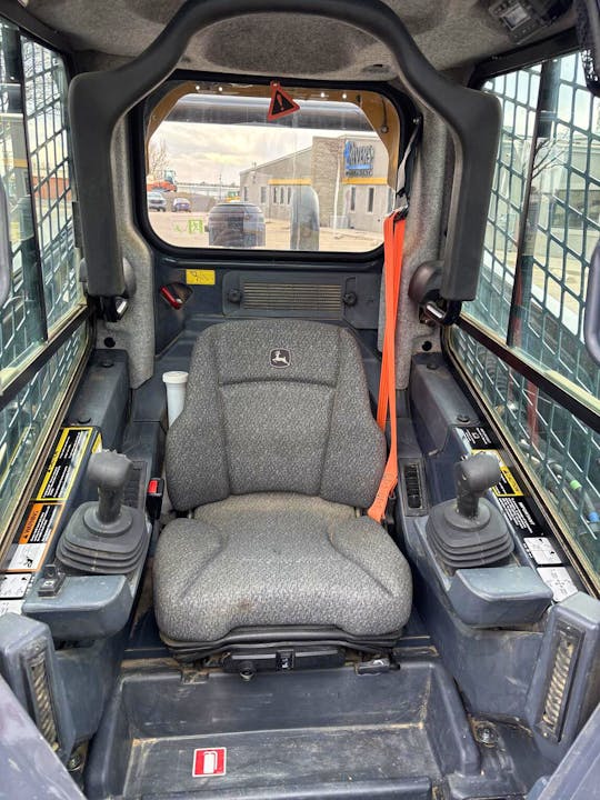 John Deere 330G