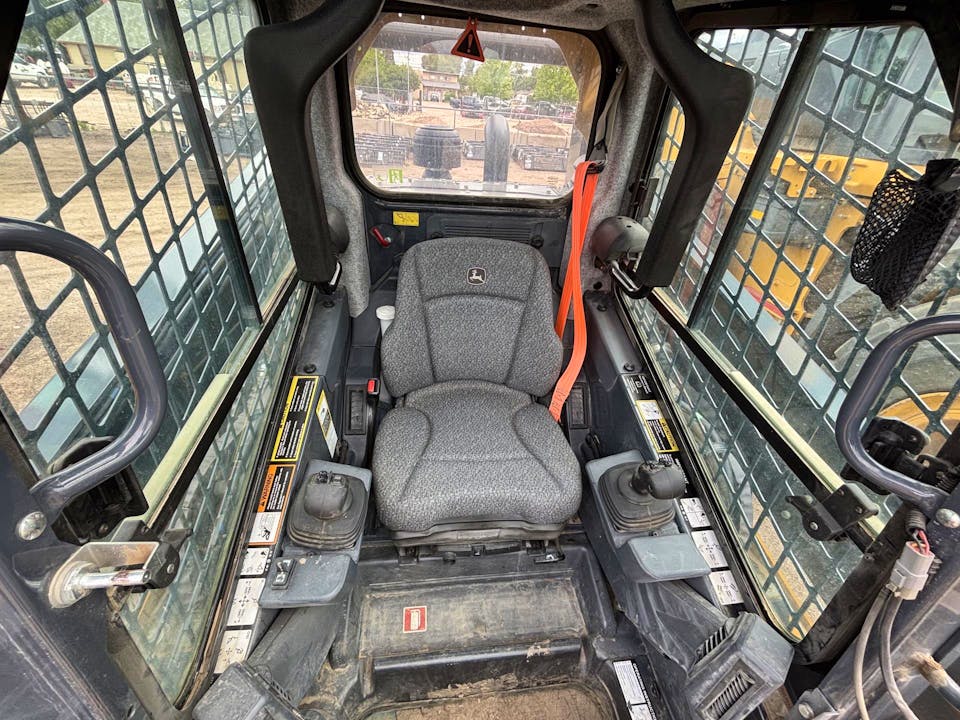 John Deere 331G