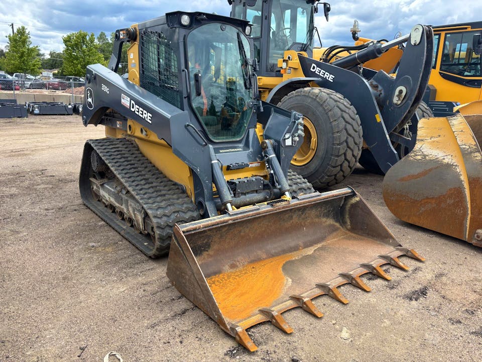 John Deere 331G