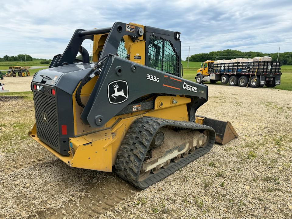 John Deere 333G