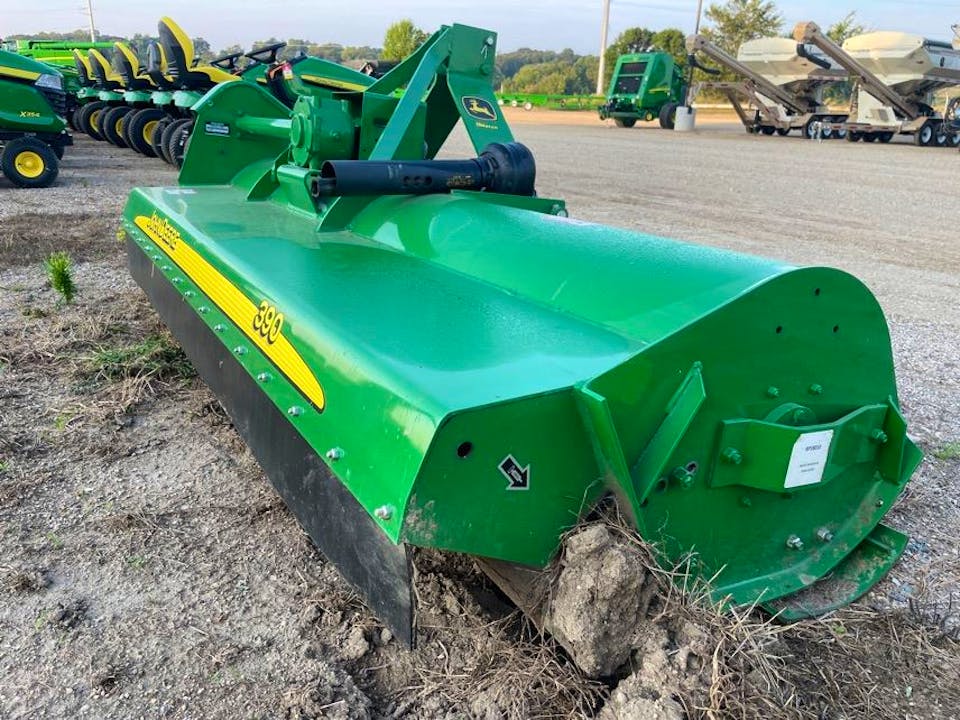 John Deere 390