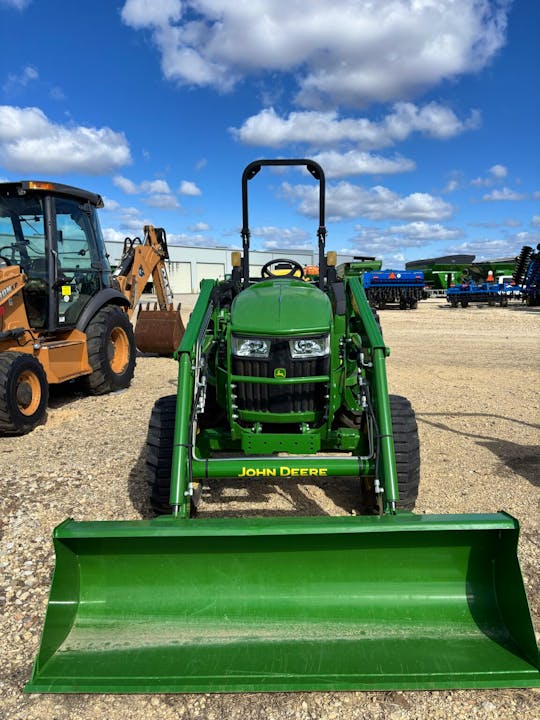 John Deere 4044M