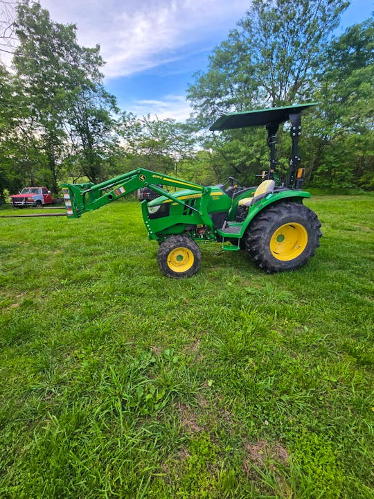 John Deere 4044M