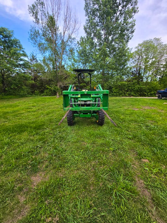 John Deere 4044M