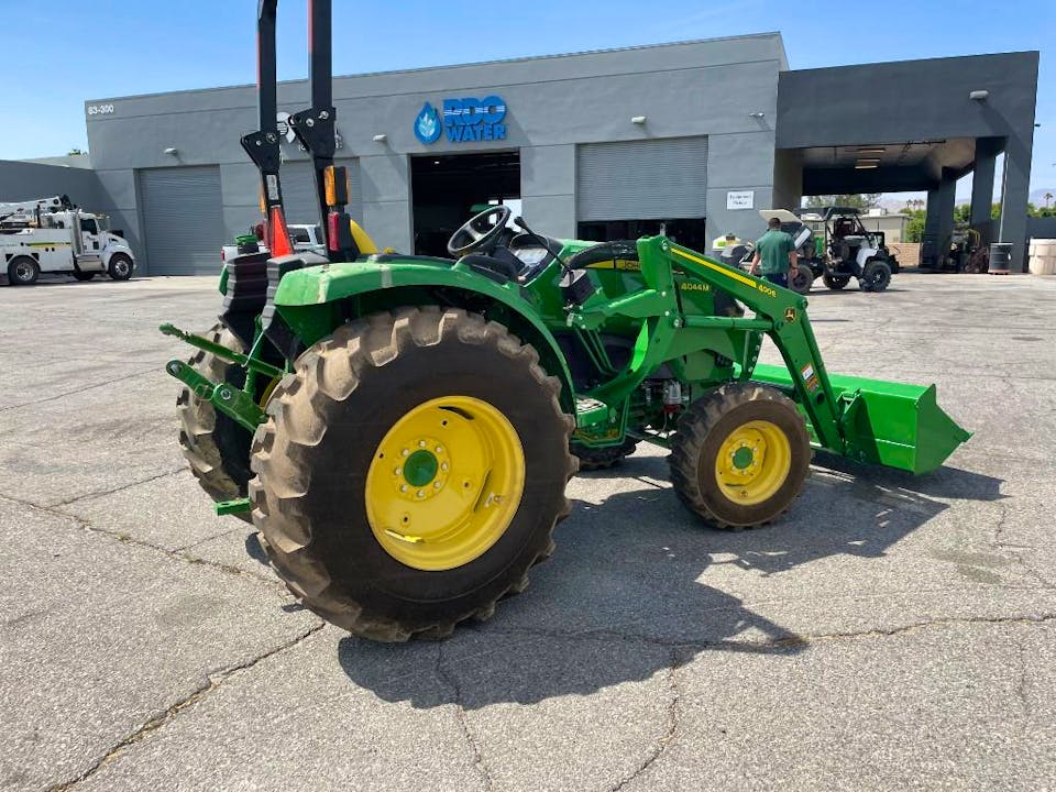 John Deere 4044M