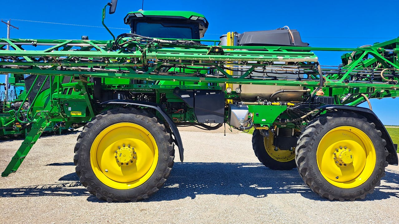 John Deere 412R